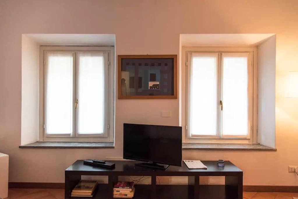 Hidden Retreat - Duomo Apartment Milan Bagian luar foto