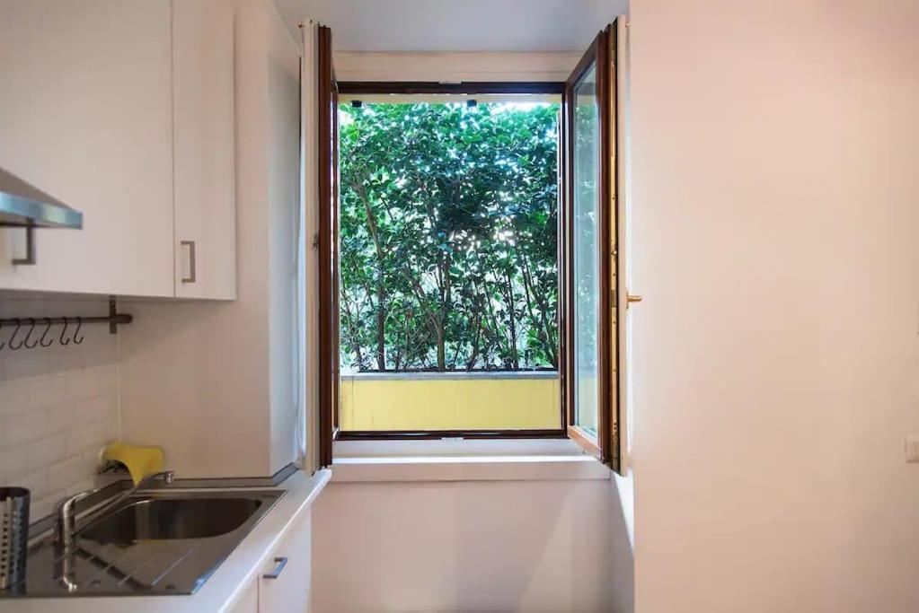 Hidden Retreat - Duomo Apartment Milan Bagian luar foto