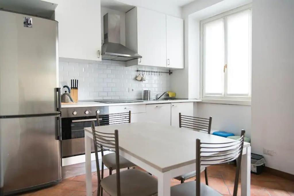 Hidden Retreat - Duomo Apartment Milan Bagian luar foto
