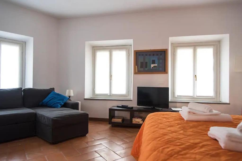 Hidden Retreat - Duomo Apartment Milan Bagian luar foto
