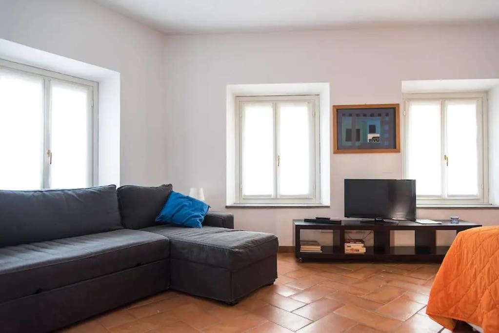 Hidden Retreat - Duomo Apartment Milan Bagian luar foto