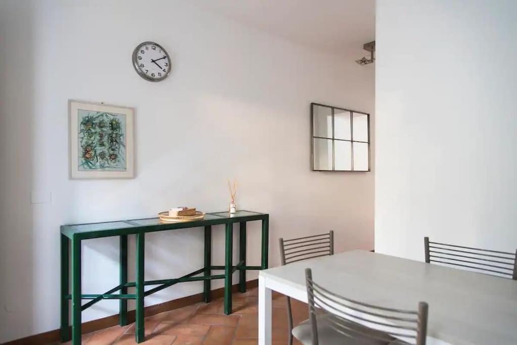Hidden Retreat - Duomo Apartment Milan Bagian luar foto