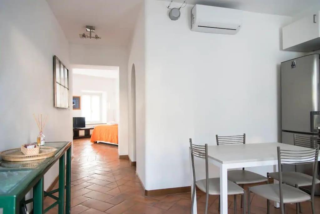 Hidden Retreat - Duomo Apartment Milan Bagian luar foto