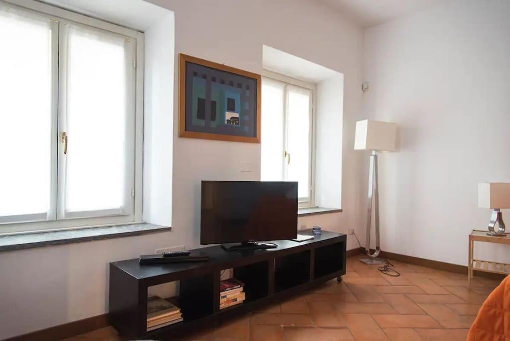 Hidden Retreat - Duomo Apartment Milan Bagian luar foto